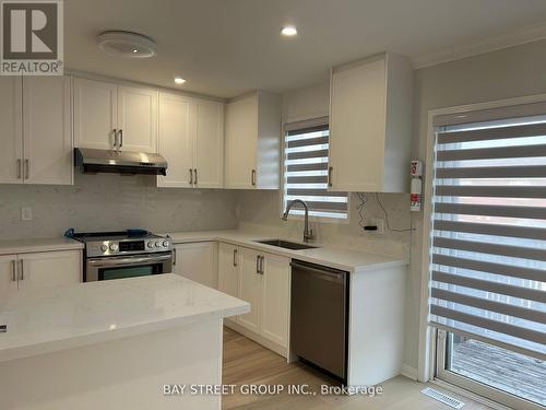 265 Johnson Street, Barrie (Georgian Drive), ON - Indoor Photo Showing Kitchen With Upgraded Kitchen