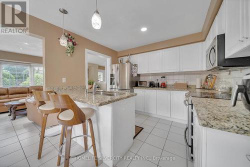7 Westbrook Avenue, Brampton, ON - Indoor Photo Showing Kitchen With Double Sink With Upgraded Kitchen