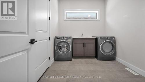 7213 Silver Creek Circle, London, ON - Indoor Photo Showing Laundry Room
