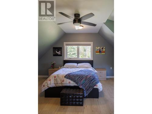 3255 Mountain View Road, Mcbride, BC - Indoor Photo Showing Bedroom