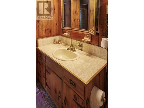 3255 Mountain View Road, Mcbride, BC - Indoor Photo Showing Bathroom