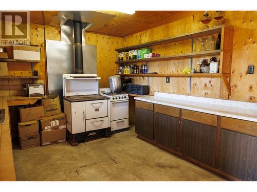 3255 Mountain View Road, Mcbride, BC - Indoor Photo Showing Kitchen