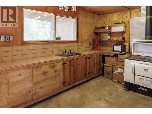 3255 Mountain View Road, Mcbride, BC - Indoor Photo Showing Kitchen With Double Sink