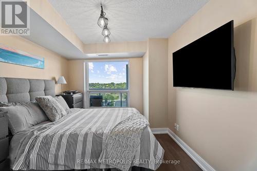 816 - 135 Village Green Square, Toronto, ON - Indoor Photo Showing Bedroom