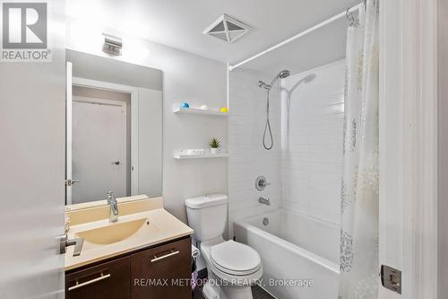 816 - 135 Village Green Square, Toronto, ON - Indoor Photo Showing Bathroom