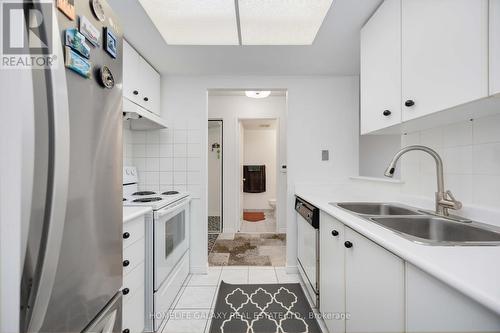 884 - 1 Greystone Walk Drive, Toronto (Kennedy Park), ON - Indoor Photo Showing Kitchen With Double Sink