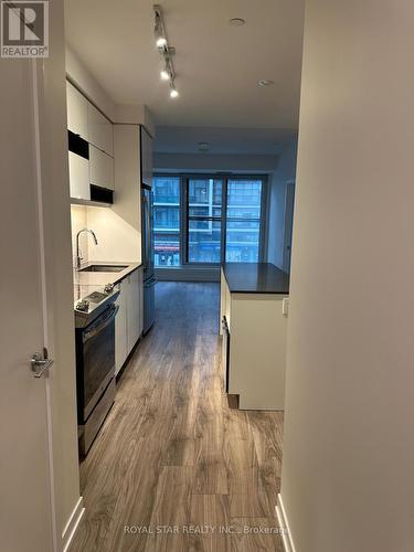 316 - 4065 Confederation Parkway, Mississauga, ON - Indoor Photo Showing Kitchen