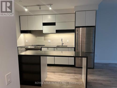 316 - 4065 Confederation Parkway, Mississauga, ON - Indoor Photo Showing Kitchen With Upgraded Kitchen