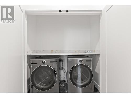 830 Lawson Avenue Unit# 1, Kelowna, BC - Indoor Photo Showing Laundry Room