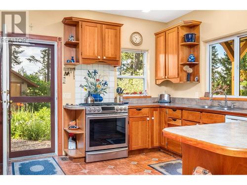 7801 Wilson-Jackson Road, Vernon, BC - Indoor Photo Showing Kitchen With Double Sink