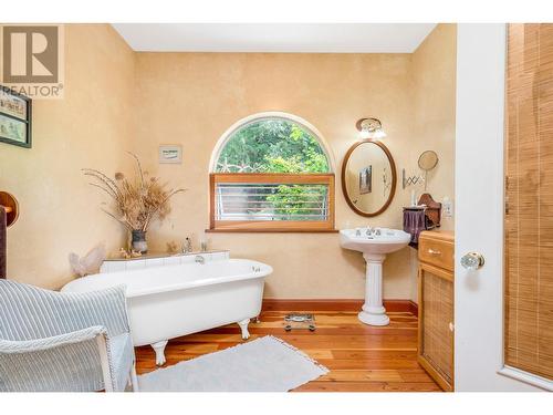 7801 Wilson-Jackson Road, Vernon, BC - Indoor Photo Showing Bathroom