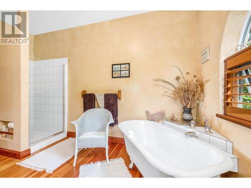 7801 Wilson-Jackson Road, Vernon, BC - Indoor Photo Showing Bathroom