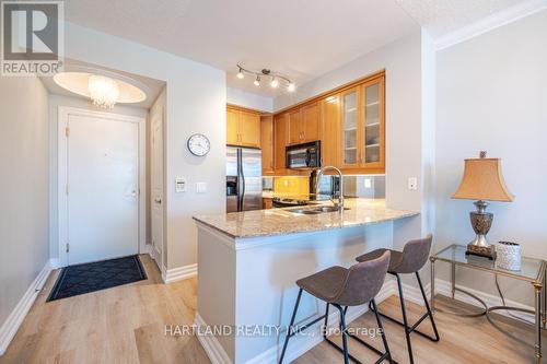 809 - 2083 Lake Shore Boulevard W, Toronto W06, ON - Indoor Photo Showing Kitchen With Double Sink