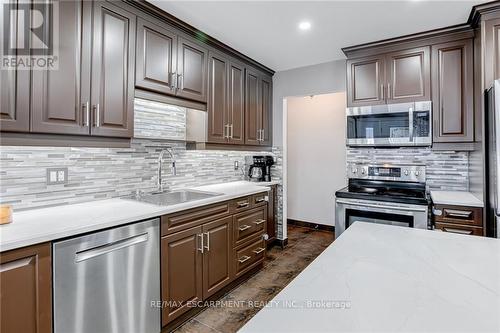 40 Queenslea Drive, Hamilton, ON - Indoor Photo Showing Kitchen With Upgraded Kitchen
