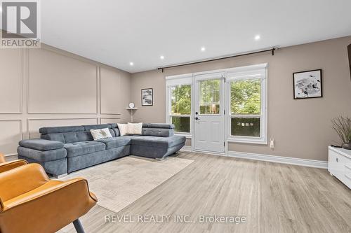 3 - 985 Limeridge Road E, Hamilton, ON - Indoor Photo Showing Living Room