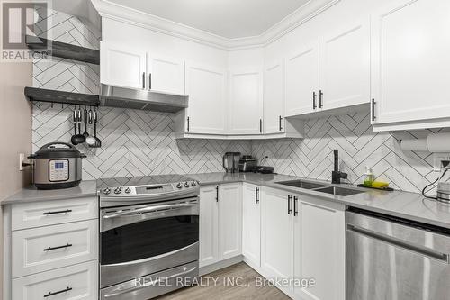 3 - 985 Limeridge Road E, Hamilton, ON - Indoor Photo Showing Kitchen With Stainless Steel Kitchen With Double Sink With Upgraded Kitchen