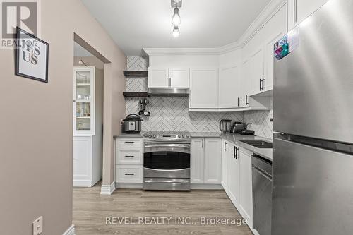 3 - 985 Limeridge Road E, Hamilton, ON - Indoor Photo Showing Kitchen With Stainless Steel Kitchen With Double Sink With Upgraded Kitchen