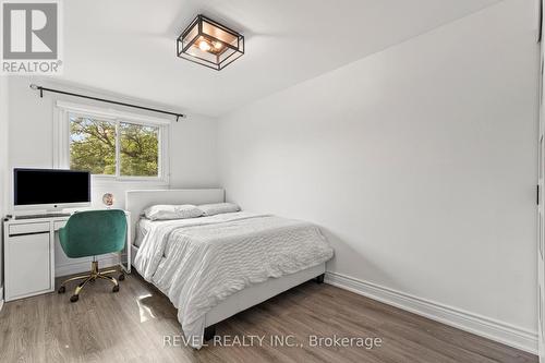 3 - 985 Limeridge Road E, Hamilton, ON - Indoor Photo Showing Bedroom