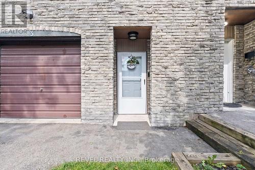 3 - 985 Limeridge Road E, Hamilton, ON - Outdoor