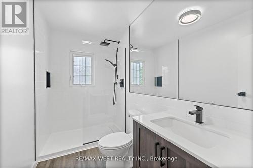 8642 Lander Road, Hamilton Township, ON - Indoor Photo Showing Bathroom
