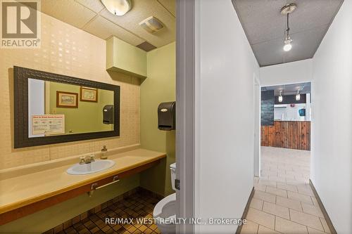 8642 Lander Road, Hamilton Township, ON - Indoor Photo Showing Bathroom