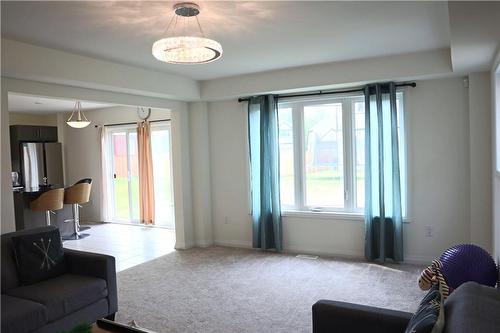 4256 Shuttleworth Drive, Niagara Falls, ON - Indoor Photo Showing Living Room