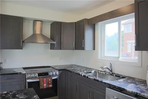 4256 Shuttleworth Drive, Niagara Falls, ON - Indoor Photo Showing Kitchen With Upgraded Kitchen