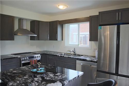 4256 Shuttleworth Drive, Niagara Falls, ON - Indoor Photo Showing Kitchen With Upgraded Kitchen