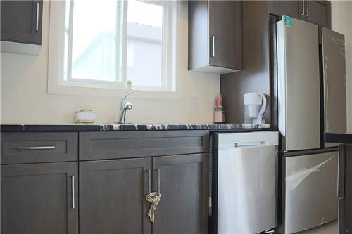 4256 Shuttleworth Drive, Niagara Falls, ON - Indoor Photo Showing Kitchen