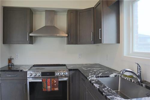 4256 Shuttleworth Drive, Niagara Falls, ON - Indoor Photo Showing Kitchen