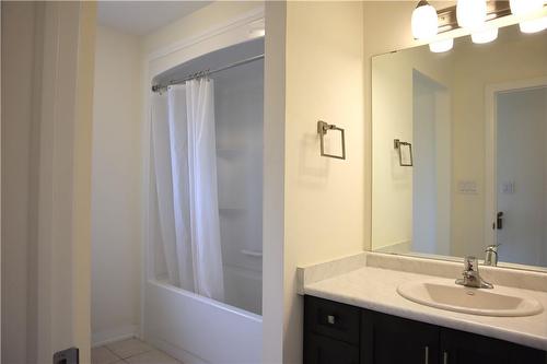 4256 Shuttleworth Drive, Niagara Falls, ON - Indoor Photo Showing Bathroom