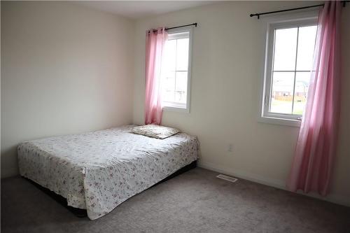 4256 Shuttleworth Drive, Niagara Falls, ON - Indoor Photo Showing Bedroom