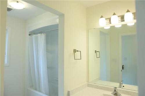 4256 Shuttleworth Drive, Niagara Falls, ON - Indoor Photo Showing Bathroom