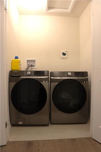 4256 Shuttleworth Drive, Niagara Falls, ON - Indoor Photo Showing Laundry Room