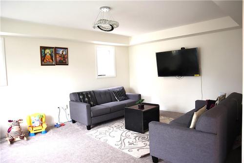 4256 Shuttleworth Drive, Niagara Falls, ON - Indoor Photo Showing Living Room