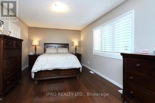 18 Tawnberry Circle, Brampton, ON - Indoor Photo Showing Bedroom