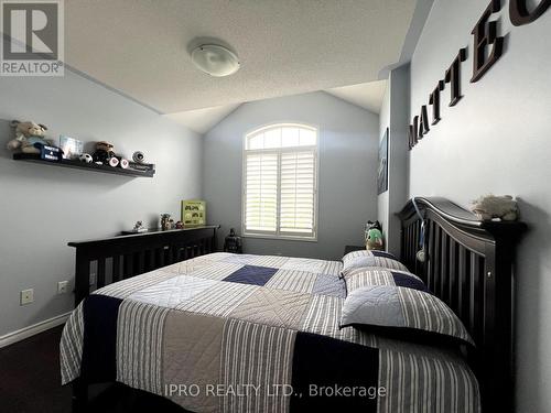 18 Tawnberry Circle, Brampton, ON - Indoor Photo Showing Bedroom