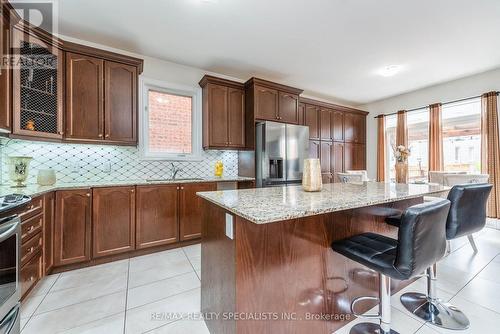 72 Twistleton Street, Caledon, ON - Indoor Photo Showing Kitchen With Upgraded Kitchen