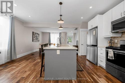 102 Poplar Avenue, Halton Hills (Acton), ON - Indoor Photo Showing Kitchen With Stainless Steel Kitchen With Upgraded Kitchen