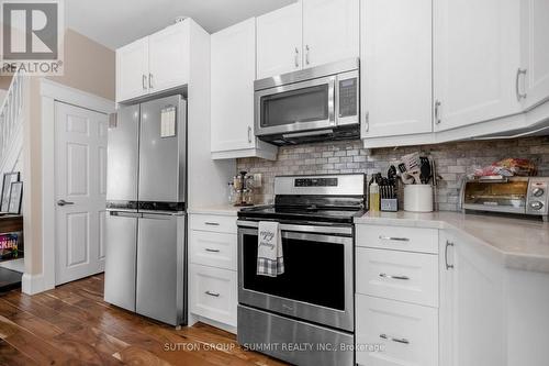 102 Poplar Avenue, Halton Hills (Acton), ON - Indoor Photo Showing Kitchen With Upgraded Kitchen