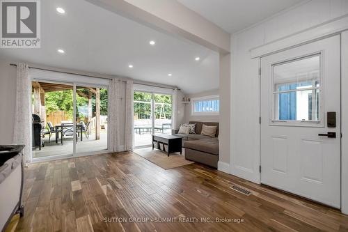 102 Poplar Avenue, Halton Hills (Acton), ON - Indoor Photo Showing Living Room