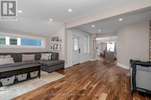 102 Poplar Avenue, Halton Hills (Acton), ON - Indoor Photo Showing Living Room