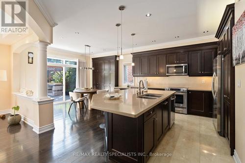 1632 Barbertown Road, Mississauga, ON - Indoor Photo Showing Kitchen With Stainless Steel Kitchen With Double Sink With Upgraded Kitchen