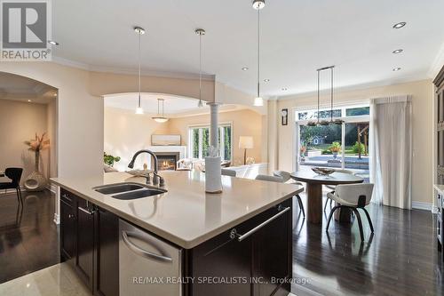 1632 Barbertown Road, Mississauga, ON - Indoor Photo Showing Kitchen With Double Sink With Upgraded Kitchen