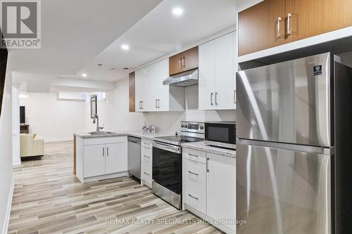 1632 Barbertown Road, Mississauga, ON - Indoor Photo Showing Kitchen