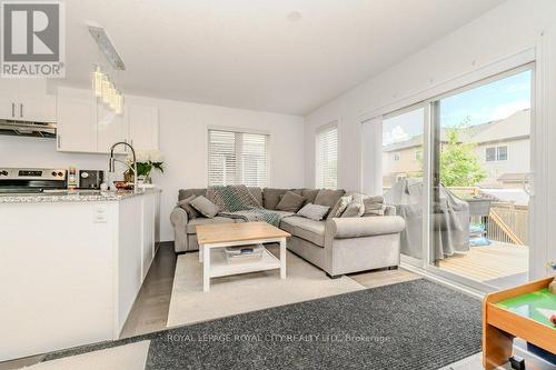 96 - 135 Hardcastle Drive, Cambridge, ON - Indoor Photo Showing Living Room