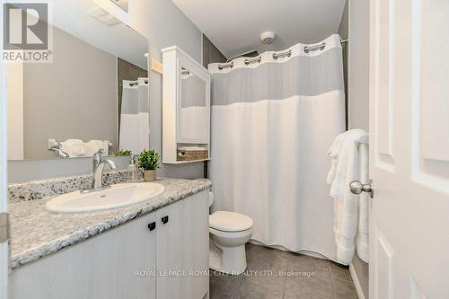 96 - 135 Hardcastle Drive, Cambridge, ON - Indoor Photo Showing Bathroom