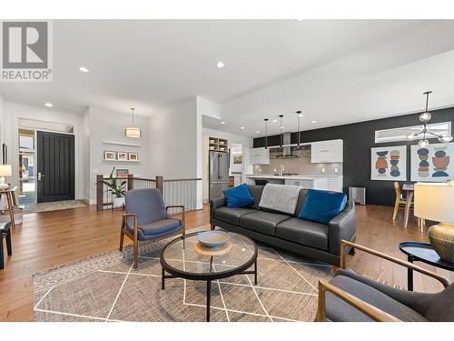 127 Split Pine Court, Kelowna, BC - Indoor Photo Showing Living Room