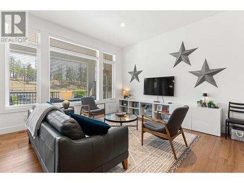 127 Split Pine Court, Kelowna, BC - Indoor Photo Showing Living Room