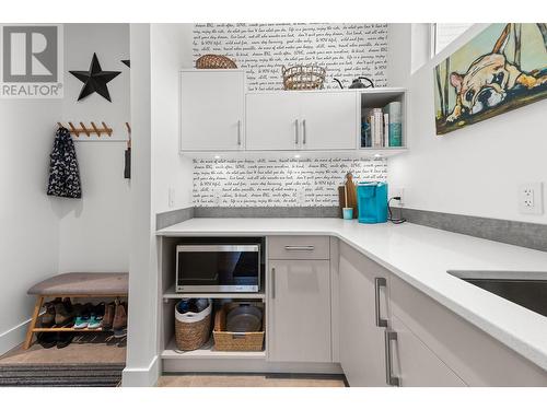 127 Split Pine Court, Kelowna, BC - Indoor Photo Showing Kitchen